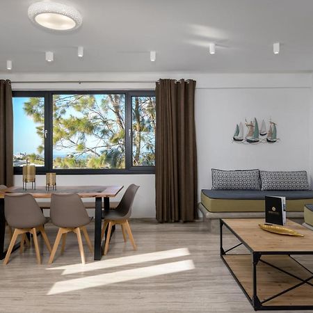 Christianna & George Luxury Hot Tub Apartment Fira  Exterior foto