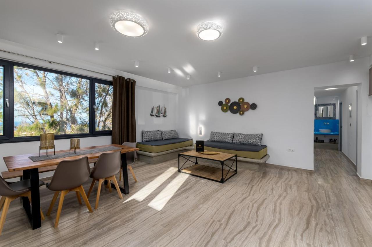 Christianna & George Luxury Hot Tub Apartment Fira  Exterior foto