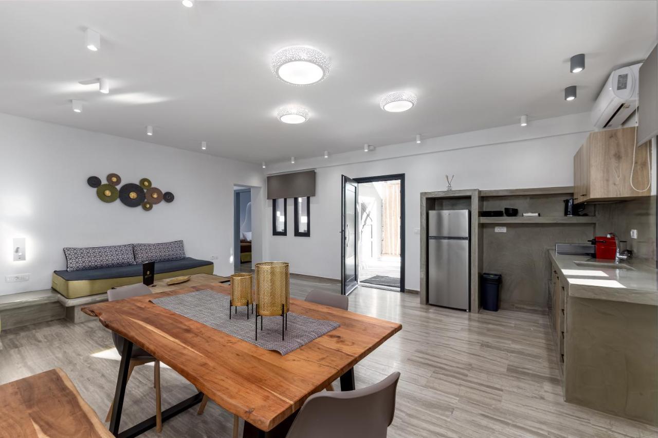 Christianna & George Luxury Hot Tub Apartment Fira  Exterior foto